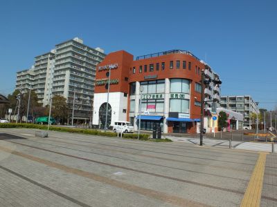 都筑ふれあいの丘駅前
