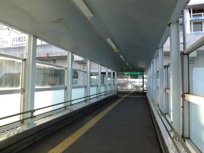 横浜市営地下鉄グリーンライン（川和町駅前）
