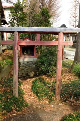 稲荷神社（川向）
