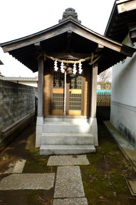 稲荷神社（川向）
