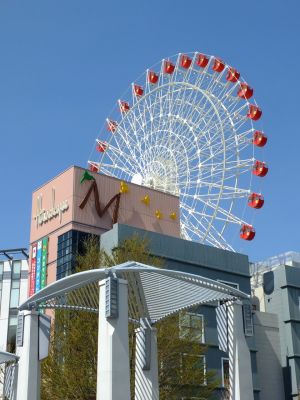 センター北駅前
