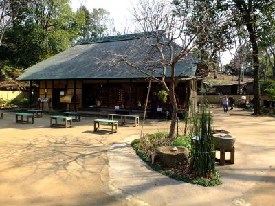 せせらぎ公園（古民家）
