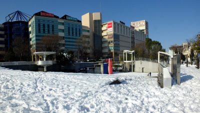 センター南駅前
