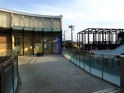 横浜市営地下鉄グリーンライン（川和町駅前）
