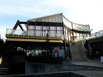 横浜市営地下鉄グリーンライン（川和町駅前）
