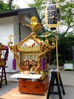 茅ヶ崎杉山神社（例大祭・御輿）
