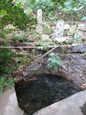 霊泉の滝（滝不動尊）
