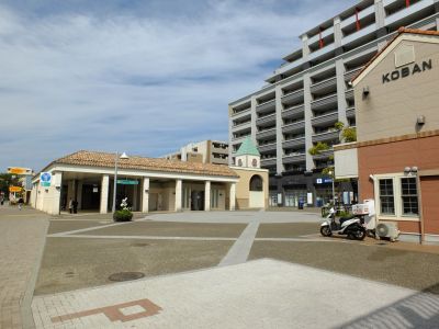 横浜市営地下鉄グリーンライン北山田駅前

