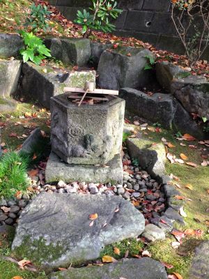 心行寺の紅葉 水琴窟
