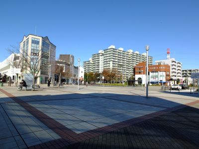 都筑ふれあいの丘駅前
