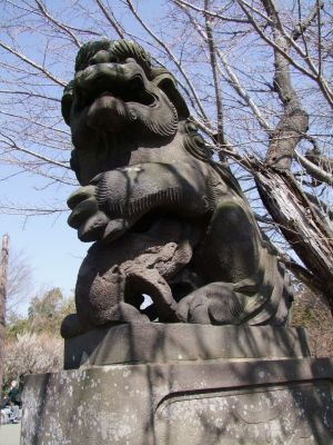 東方天満宮（こどもにお乳を飲ませている）
