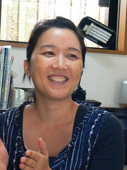 ���I����