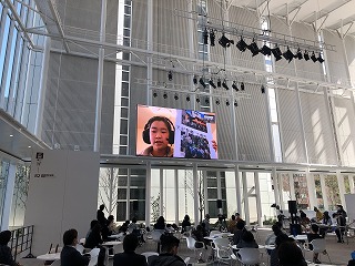 発表するジュニア記者